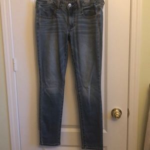 American Eagle light wash skinny jeans